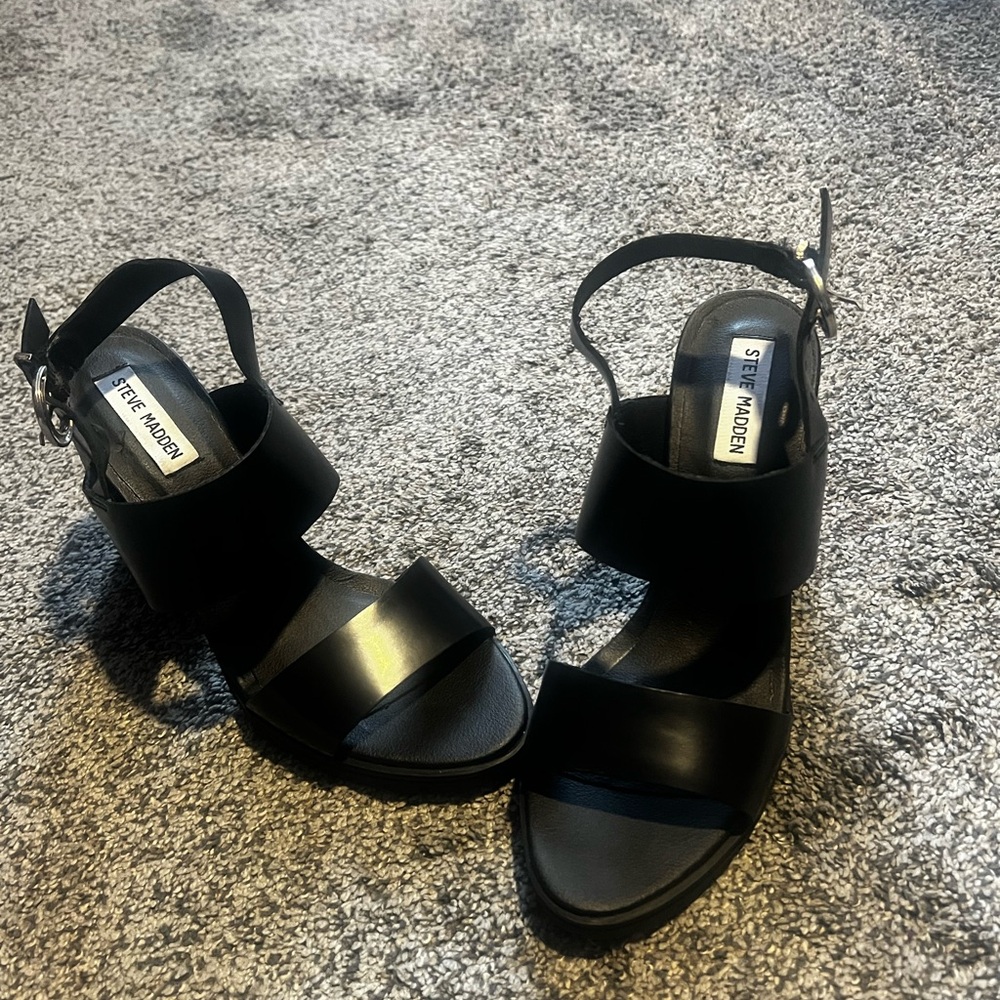 Steve Madden Elegant Black Sandals